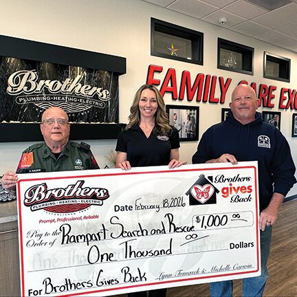Lynn presenting $1000 to Rampart Search and Rescue
